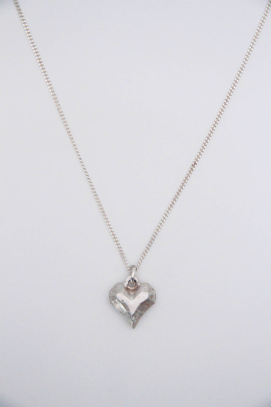 A heart necklace - S